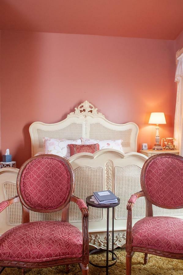 The Historic Wolf Hotel Ellinwood Extérieur photo