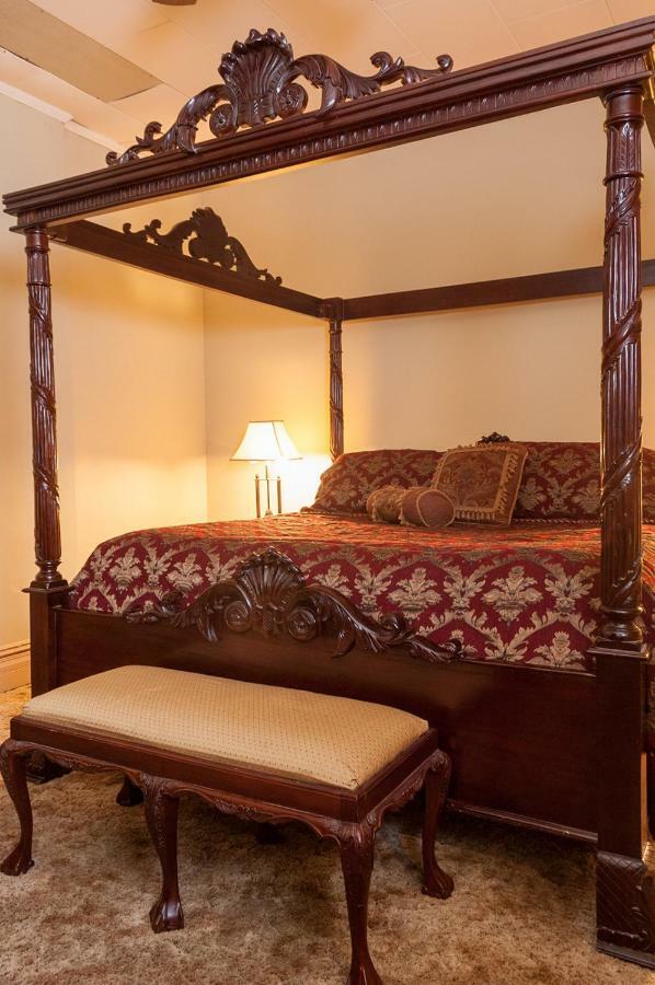 The Historic Wolf Hotel Ellinwood Extérieur photo