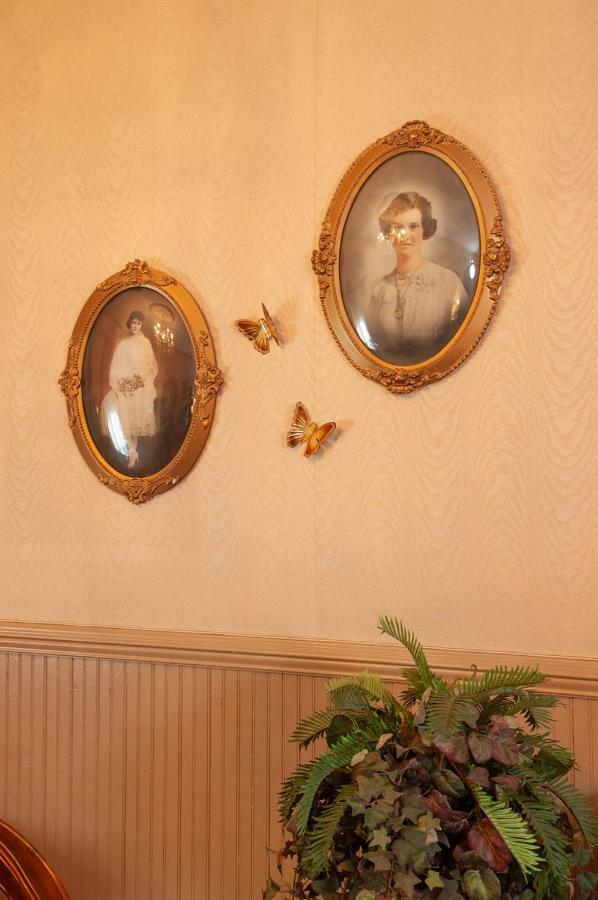 The Historic Wolf Hotel Ellinwood Extérieur photo