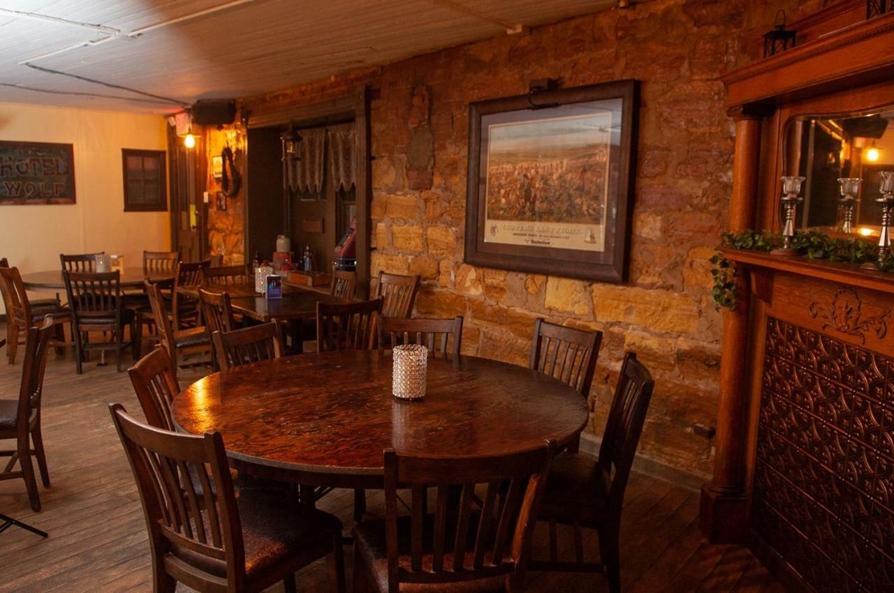 The Historic Wolf Hotel Ellinwood Extérieur photo