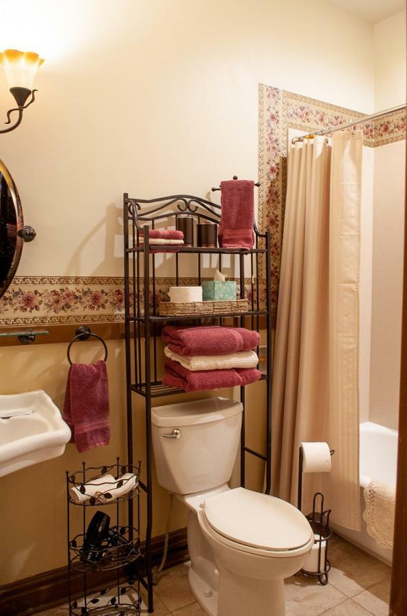The Historic Wolf Hotel Ellinwood Extérieur photo