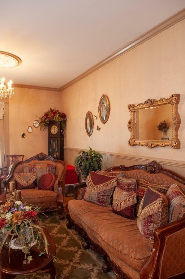 The Historic Wolf Hotel Ellinwood Extérieur photo