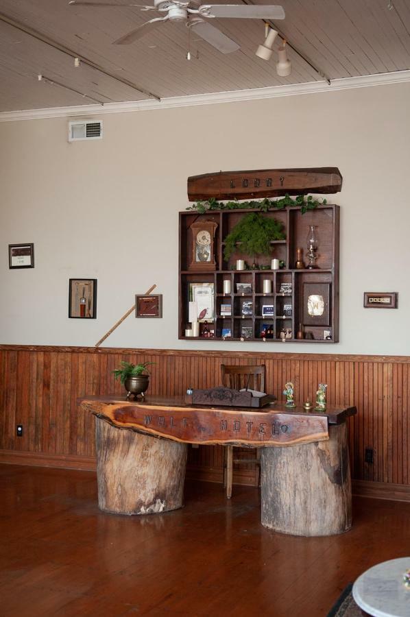 The Historic Wolf Hotel Ellinwood Extérieur photo